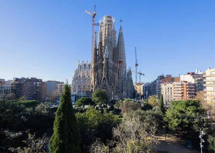 Housalia Sagrada Familia Views