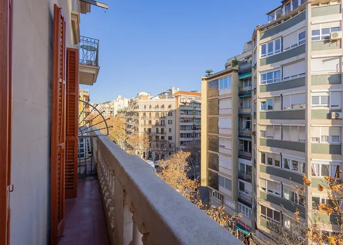Housalia Sagrada Familia Views